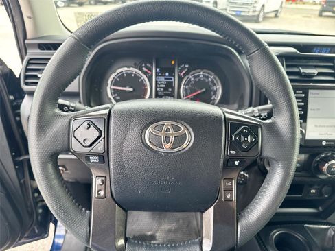 Used 2022 Toyota 4Runner TRD Off-Road Premium AWD/4WD image 11