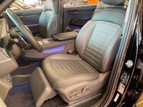 Used 2024 Kia EV9 Land image 15