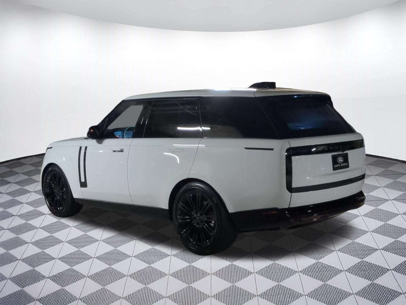 New 2026 Land Rover Range Rover SE AWD/4WD image 3