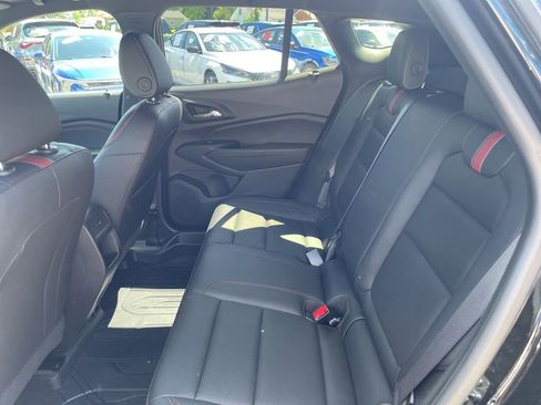 Used 2025 Chevrolet Trax RS FWD image 34