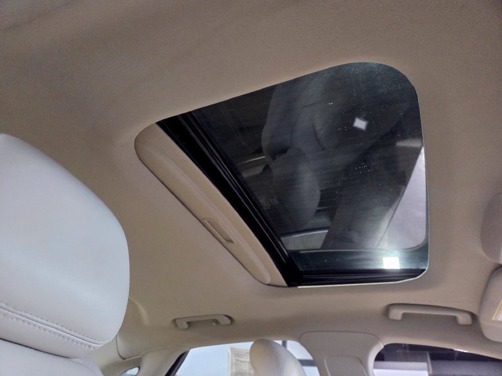 Used 2016 Lincoln MKZ w/ Equipment Group 300A Reserve FWD image 18