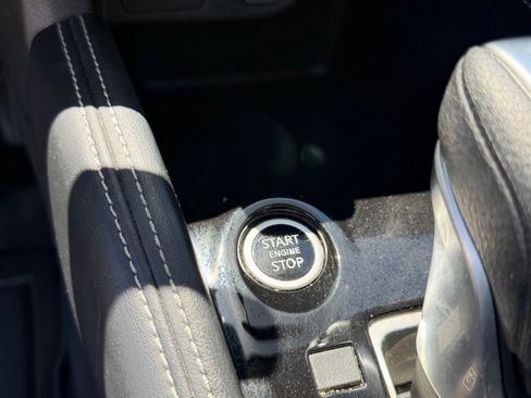 Used 2018 Nissan Kicks SV FWD image 19