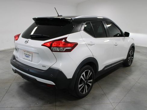 Used 2020 Nissan Kicks SR w/ SR Premium Package image 9