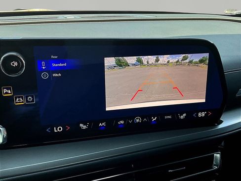 Used 2026 Chevrolet Traverse LT w/ LPO, Floor Liner Package FWD image 14