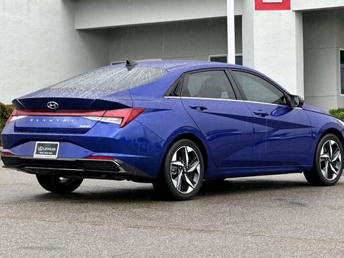 Used 2023 Hyundai Elantra Limited FWD image 2