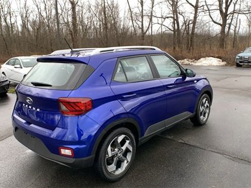 Used 2023 Hyundai Venue Limited image 5