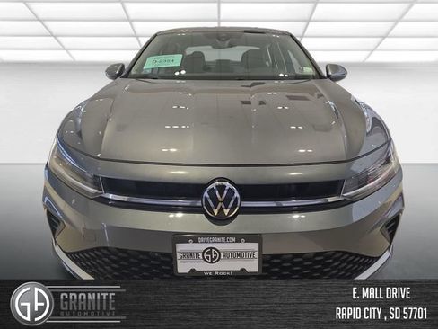 Used 2025 Volkswagen Jetta SE FWD image 8