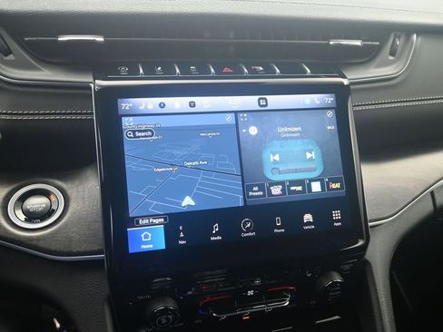 Used 2025 Jeep Grand Cherokee Limited image 16