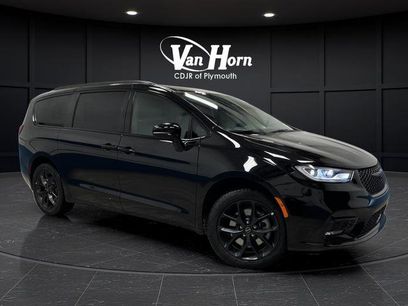 New 2026 Chrysler Pacifica Select w/ S Appearance Package