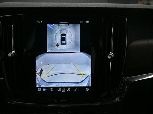 Certified 2025 Volvo V90 B6 Cross Country Plus image 12