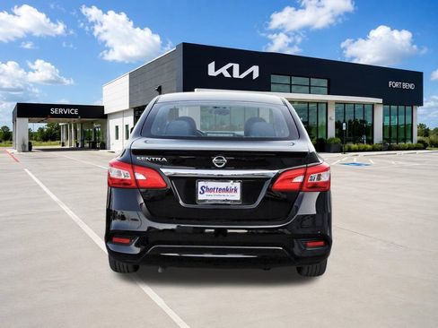 Used 2019 Nissan Sentra S w/ Appearance Package FWD image 6