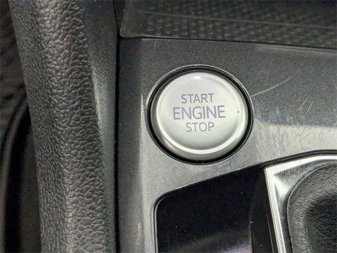 Used 2022 Volkswagen Tiguan SE image 24