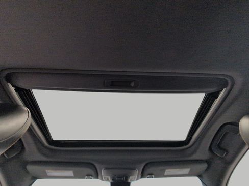 Used 2022 Toyota Avalon XSE FWD image 19