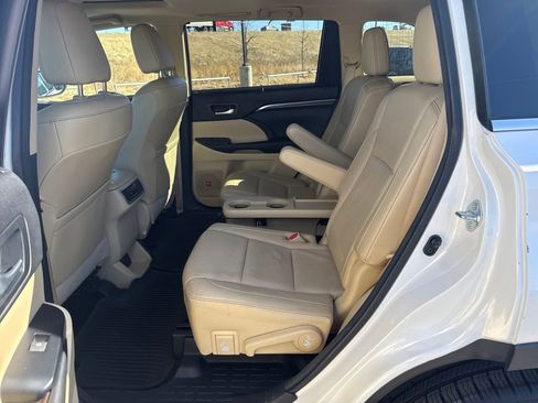 Used 2015 Toyota Highlander Limited image 33