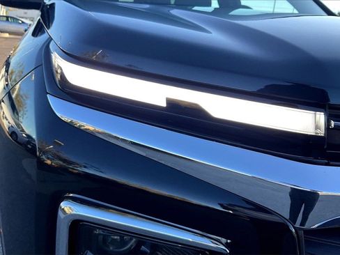 Used 2025 Chevrolet Traverse LT image 28