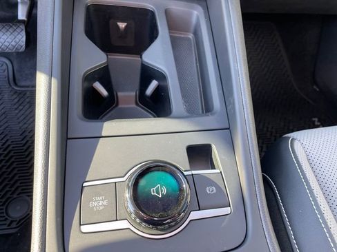 New 2025 Volkswagen Tiguan SE image 18