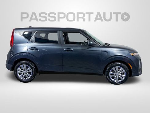 Used 2022 Kia Soul LX image 10