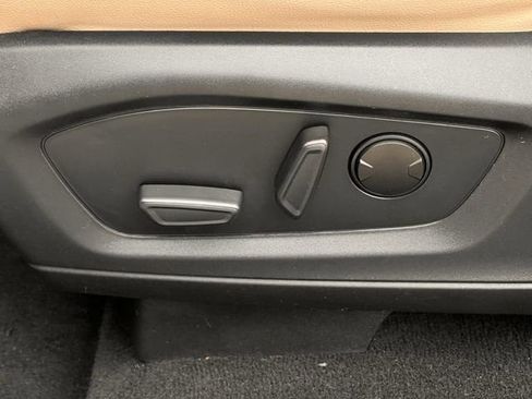 Used 2020 Ford Explorer XLT w/ Equipment Group 202A image 43