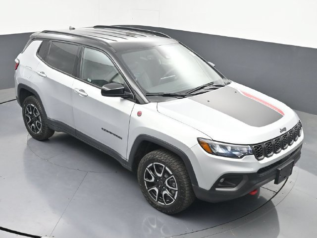 Used 2025 Jeep Compass Trailhawk AWD/4WD image 33