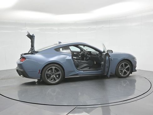 New 2025 Ford Mustang Coupe image 4