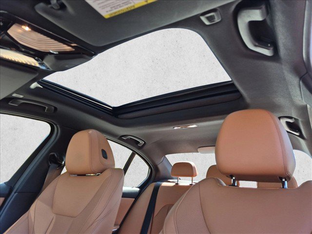 Used 2024 BMW 330i Sedan w/ Premium Package RWD image 15