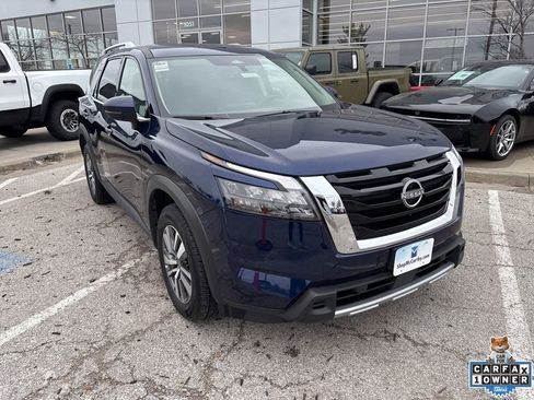 Used 2025 Nissan Pathfinder SL FWD image 8