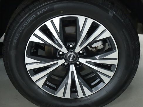 Used 2023 Nissan Rogue SV image 39