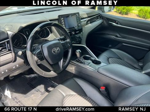 Used 2022 Toyota Camry SE FWD image 9