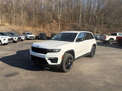 Used 2023 Jeep Grand Cherokee Limited w/ Black Appearance Package image 7