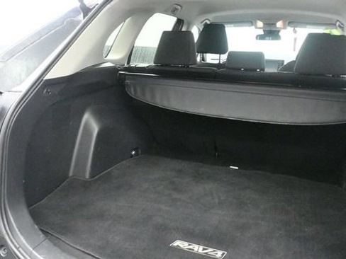Used 2021 Toyota RAV4 LE w/ Carpet Mat Package (TMS) AWD/4WD image 19