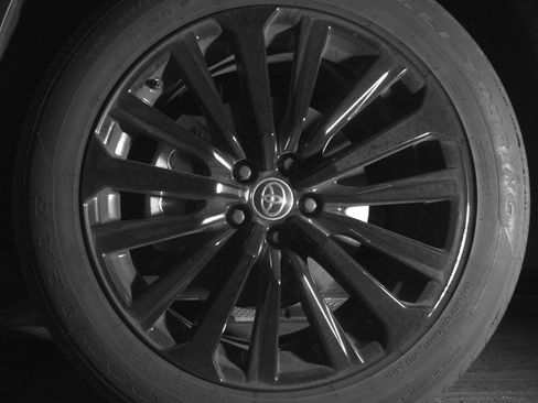 Used 2025 Toyota Highlander XSE AWD/4WD image 12