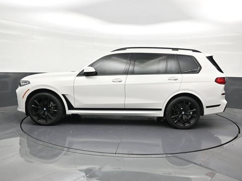 Used 2022 BMW X7 xDrive40i w/ M Sport Package AWD/4WD image 2