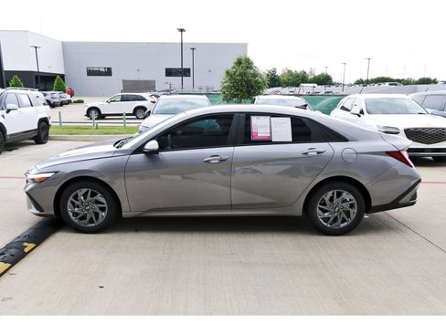 Certified 2024 Hyundai Elantra SEL FWD image 6