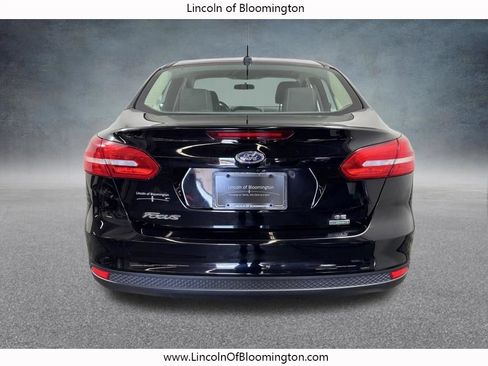 Used 2018 Ford Focus SE w/ Cold Weather Package FWD image 6