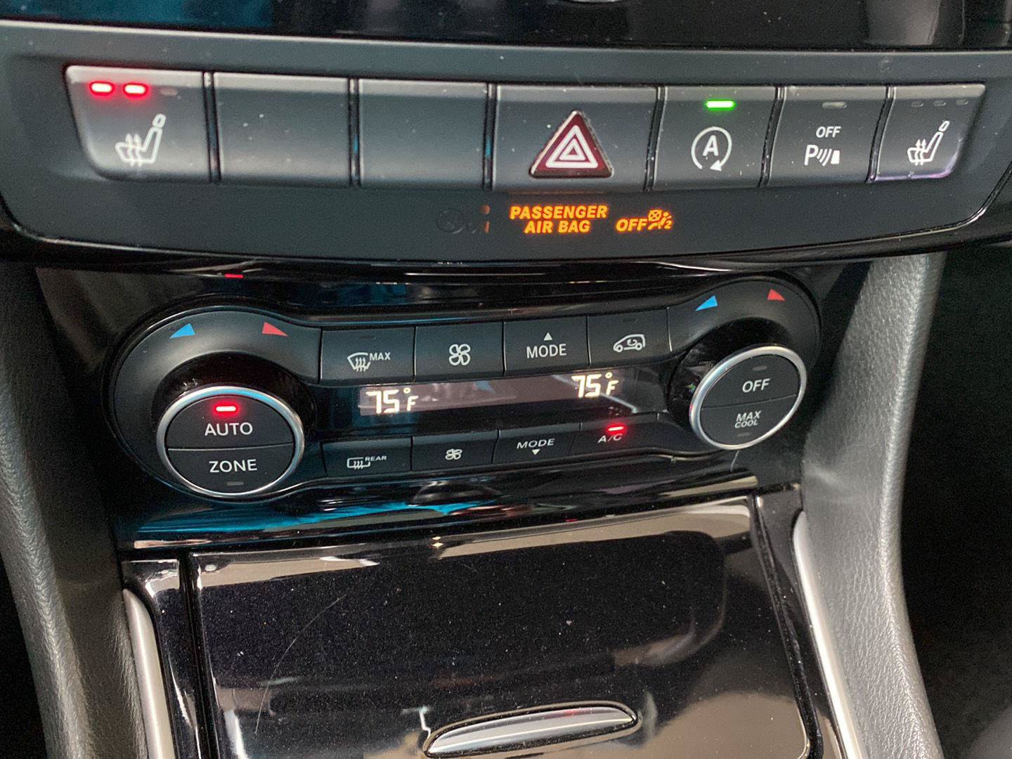 Used 2018 INFINITI QX30 Premium w/ Navigation Package AWD/4WD image 32
