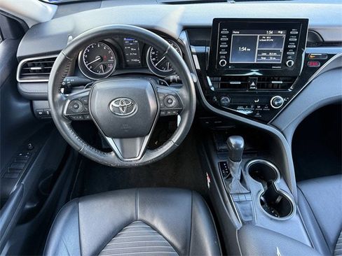 Used 2022 Toyota Camry SE image 11