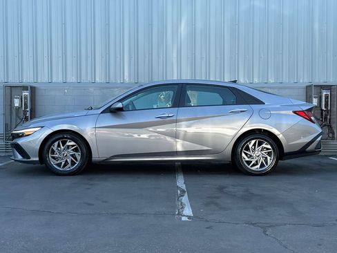 Used 2024 Hyundai Elantra SEL FWD image 7