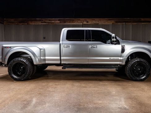 Used 2022 Ford F350 Lariat w/ Lariat Ultimate Package image 10