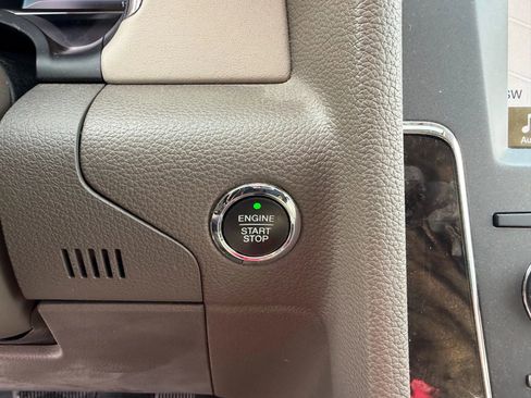 Used 2016 Lincoln Navigator Select image 22