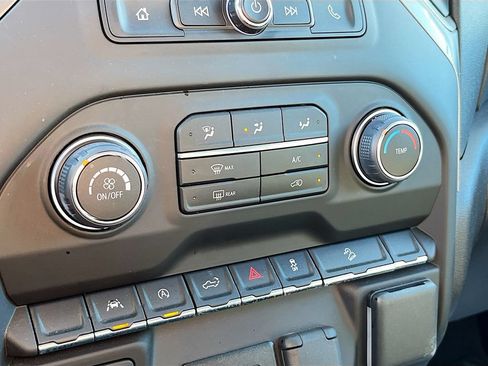 Used 2025 Chevrolet Silverado 1500 Custom Trail Boss w/ Dark Appearance Package AWD/4WD image 16