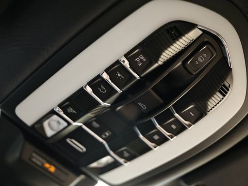 New 2026 Porsche Macan image 48