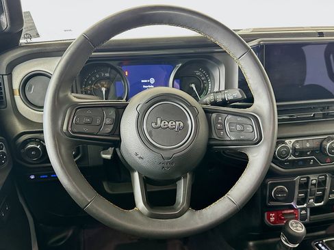 Used 2024 Jeep Wrangler Willys image 18