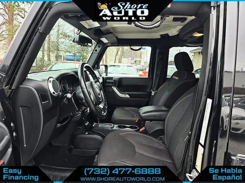Used 2014 Jeep Wrangler Unlimited Sahara w/ Dual Top Group AWD/4WD image 9