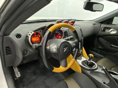 Used 2019 Nissan 370Z Coupe w/ Z34 Heritage Edition - White image 24