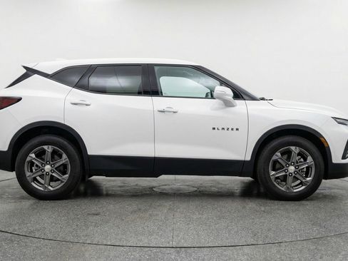 Used 2025 Chevrolet Blazer LT FWD image 11