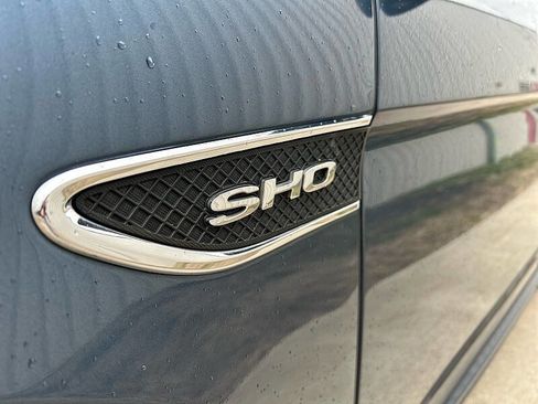 Used 2018 Ford Taurus SHO image 9