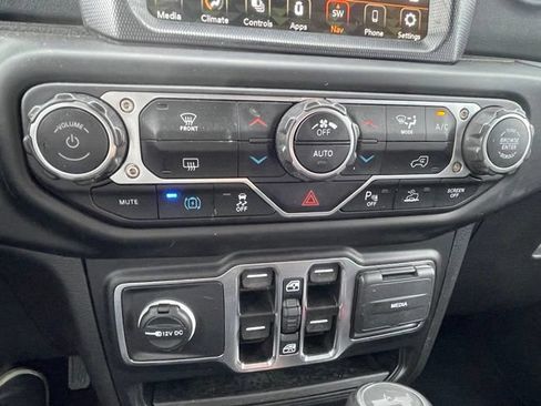 Used 2023 Jeep Wrangler Unlimited Sahara AWD/4WD image 11
