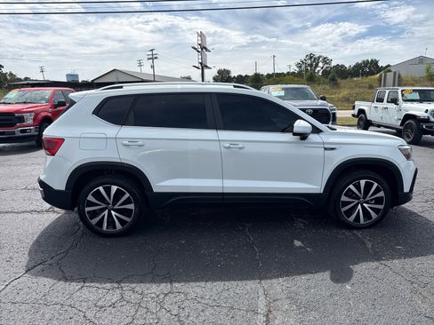 Used 2023 Volkswagen Taos SE image 4