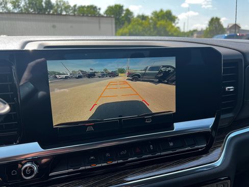 Used 2024 GMC Sierra 1500 SLE image 19