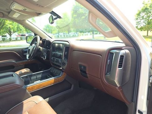 Used 2015 Chevrolet Silverado 1500 High Country AWD/4WD image 17